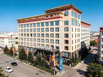 Moonlight International Hotel - Shangri-La Dukezong Ancient City,,3 star