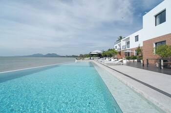 the village chumphon hotel