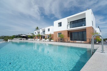 the village chumphon hotel