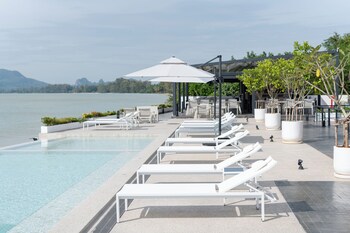 the village chumphon hotel