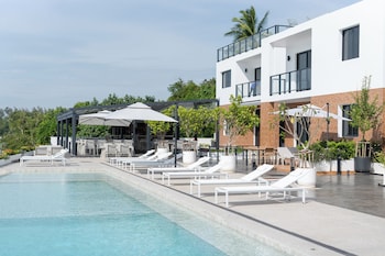 the village chumphon hotel
