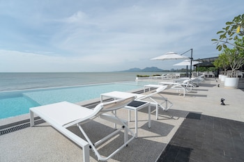 the village chumphon hotel