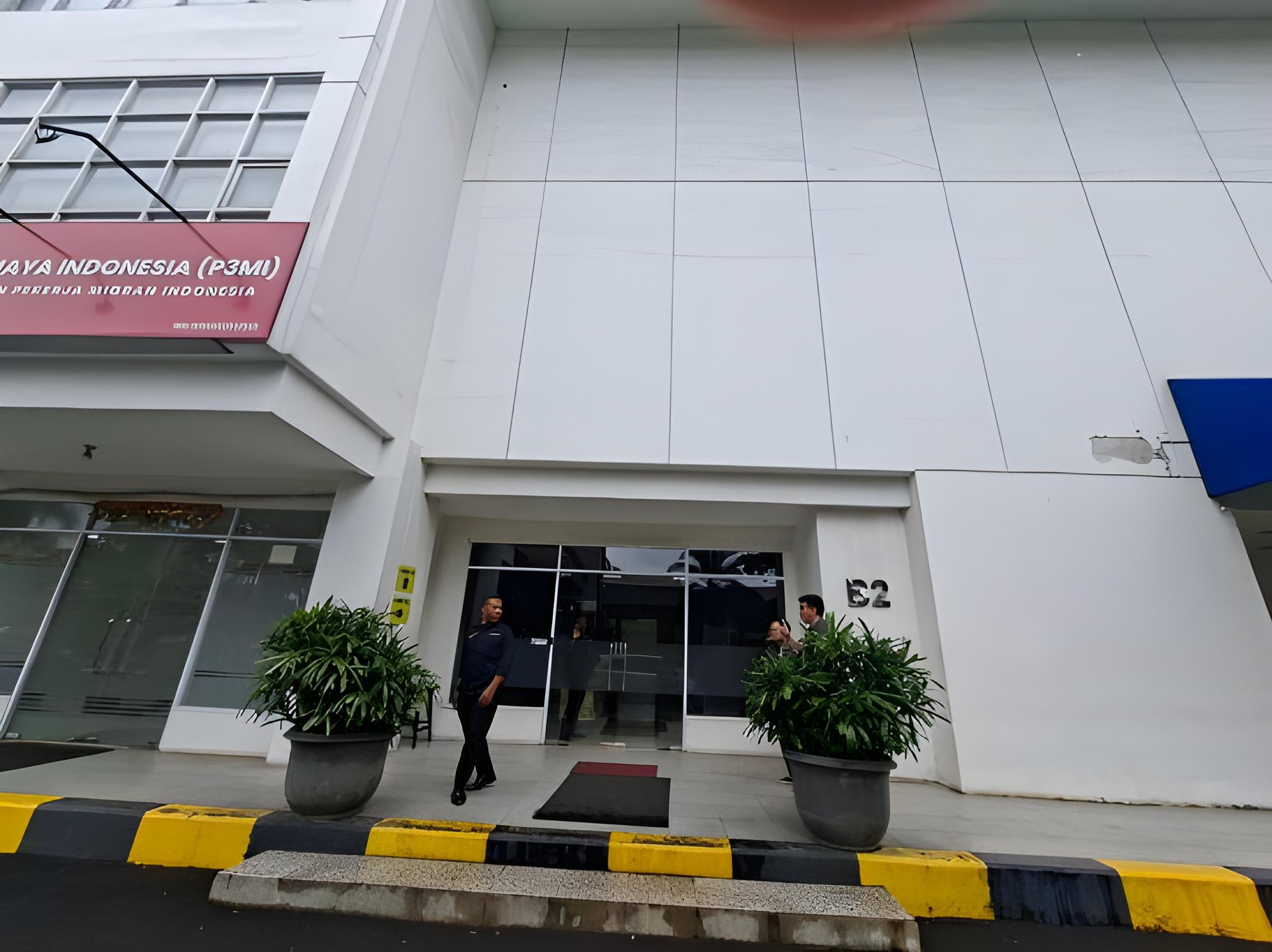 collection o near stadion utama gelora