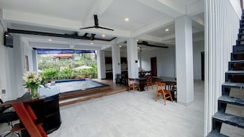 Escotel Majestica,,2 star