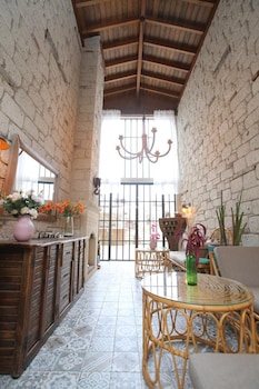 thera alacati otel