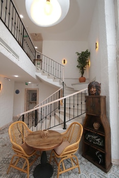 thera alacati otel