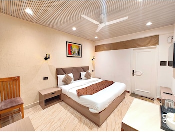 Nainital Hotel  The Gwen Stays,,2 star
