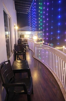 Hotel The Oak & Lake View Near Mall Rd,,2 star
