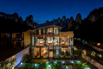 Zhangjiajie Cloudscape Lodge,,4 star