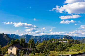 Zhangjiajie Cloudscape Lodge,,4 star