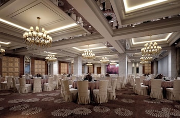 zhangjiajie merlot crystal hotel