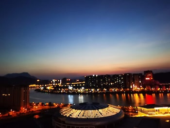 zhangjiajie merlot crystal hotel
