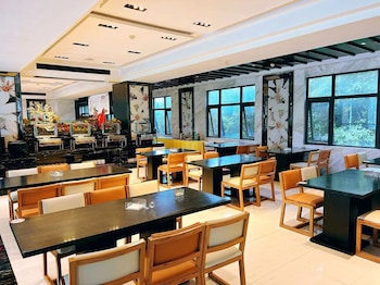 zhangjiajie merlot crystal hotel