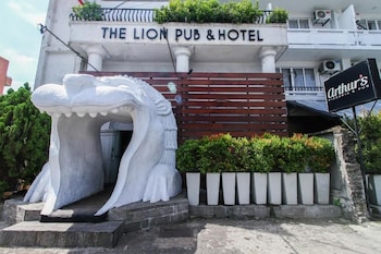the lion pub and hotel