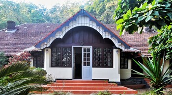Colonial Canopy,,2 star