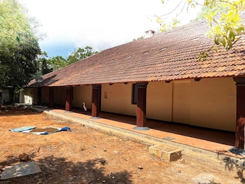 colonial canopy