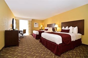 Clarion Inn & Suites Roswell,Near New Mexico Military Institute,3 star