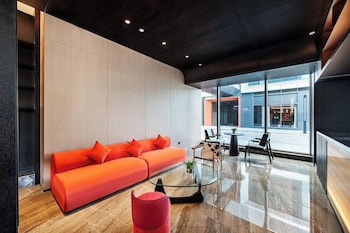 mehood lestie hotel xian xixian wuyue plaza afanggong south metro station store