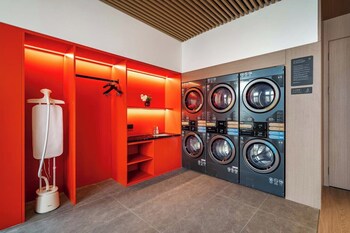 mehood lestie hotel xian xixian wuyue plaza afanggong south metro station store