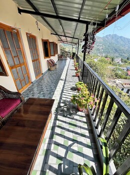 Luxury Hotel Lake Darshan Bhimtal,,2 star
