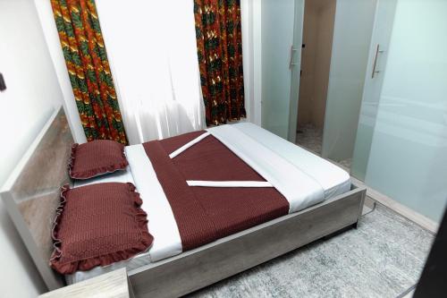 Zola Apartments,,3 star