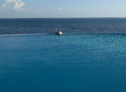 tropical executive hotel flat 905