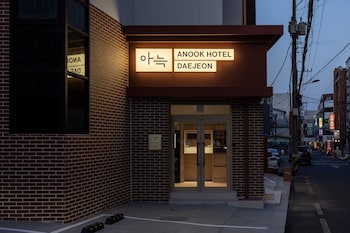 anook hotel jungangro station