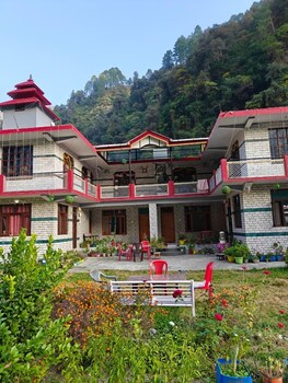 Nirvana River Nest,,3 star