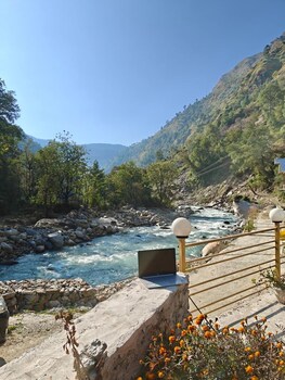 Nirvana River Nest,,3 star