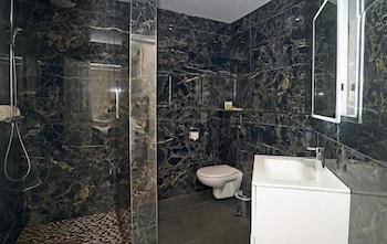 Moy Hotel,,3 star