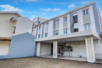 townhouse oak syariah near stasiun purwosari formerly graha gentan solo