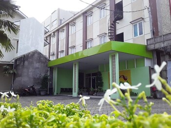 townhouse oak syariah near stasiun purwosari formerly graha gentan solo