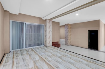 Townhouse Oak Syariah Near Stasiun Purwosari Formerly Graha Gentan Solo,,2 star