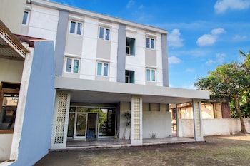 Townhouse Oak Syariah Near Stasiun Purwosari Formerly Graha Gentan Solo,,2 star