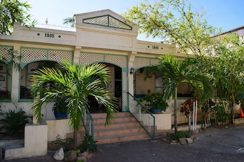 The Crown House Hotel,,3 star