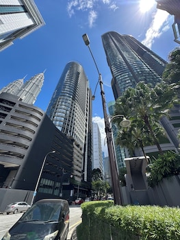 sky suites klcc by easy trip