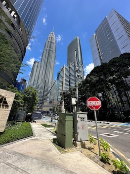 sky suites klcc by easy trip