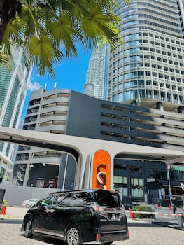 sky suites klcc by easy trip