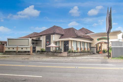 townhouse oak near margono hospital purw