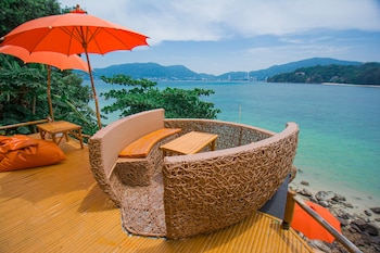 the cozy beach front hotel