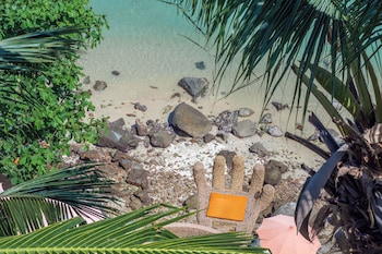 the cozy beach front hotel