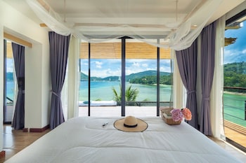 the cozy beach front hotel