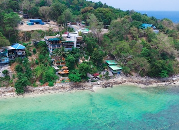 the cozy beach front hotel