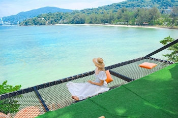 the cozy beach front hotel