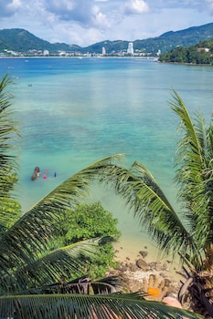 the cozy beach front hotel
