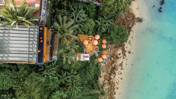 the cozy beach front hotel