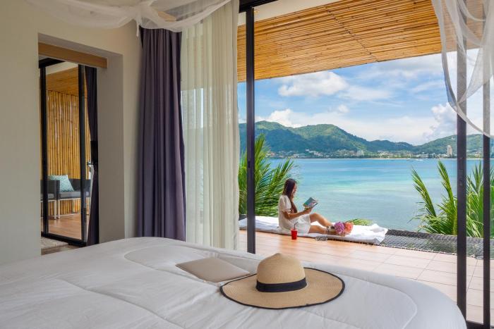 the cozy beach front hotel