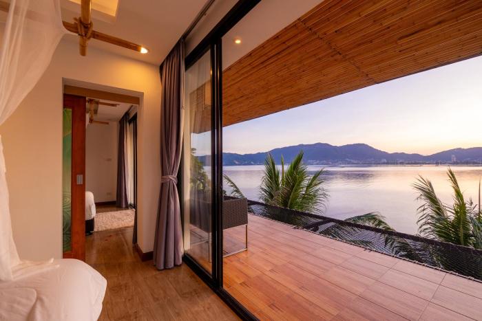 the cozy beach front hotel