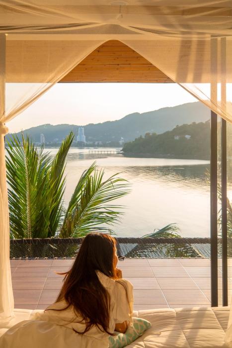 the cozy beach front hotel
