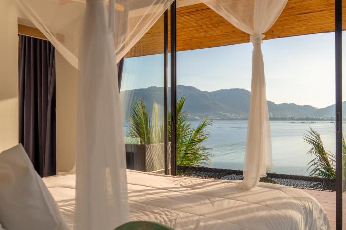 the cozy beach front hotel